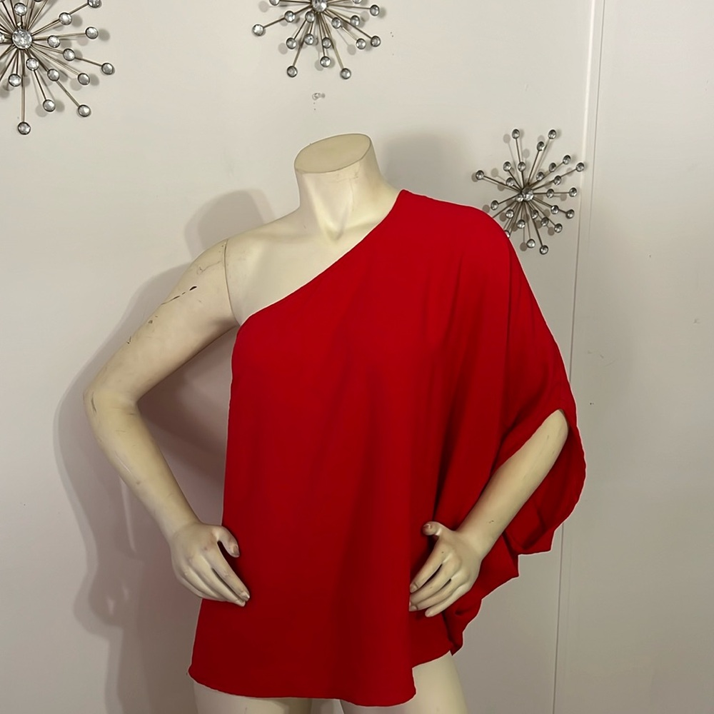 New ee:some Phoenix One Shoulder top